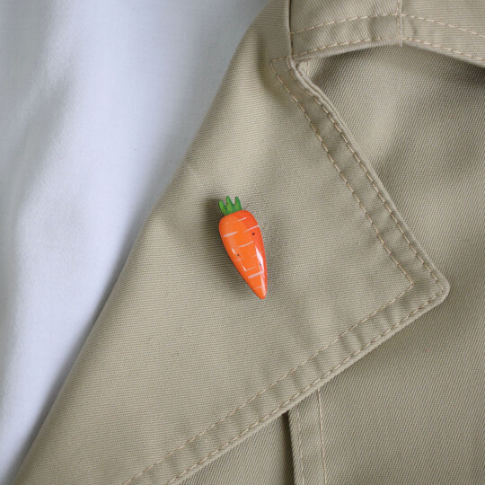 Image of Брош морковче