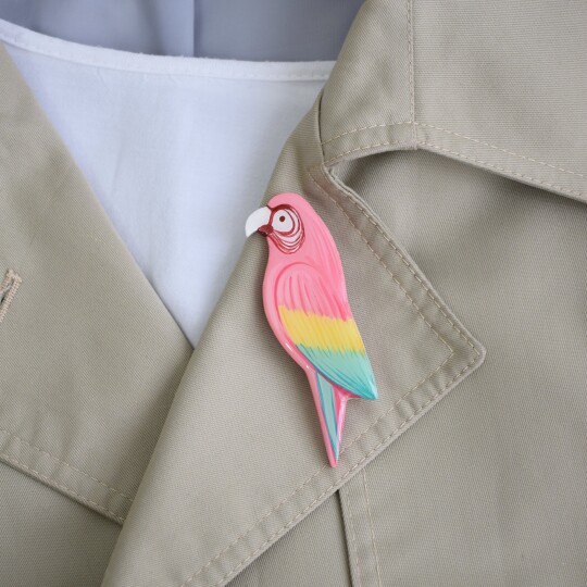 Image of Брош розев папагал