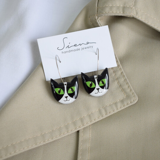 Image of Обетки црно-бели мачиња, со зелени очи
