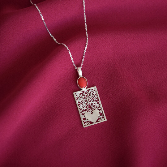 Image of Правоаголник со срце филигрански привезок со црвен јаспис
