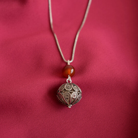 Image of Филигрански привезок со галичко топче и карнеол