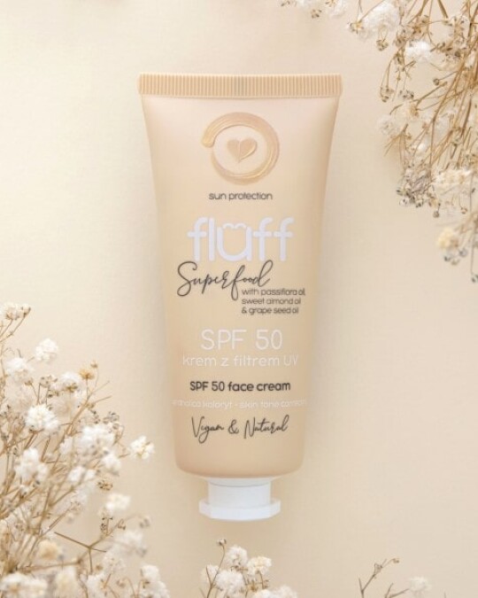 Image of FLUFF Superfood тонирана крема за лице SPF50 50мл