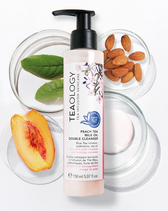 Image of TEAOLOGY Peach Tea Milk-to-Oil Double Cleanser – чистач за темелно отстранување на шминка 150мл