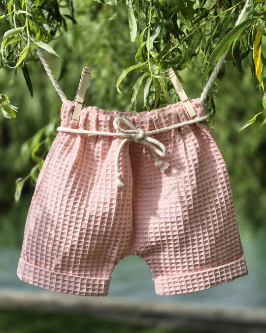 Image of Short pink pants
