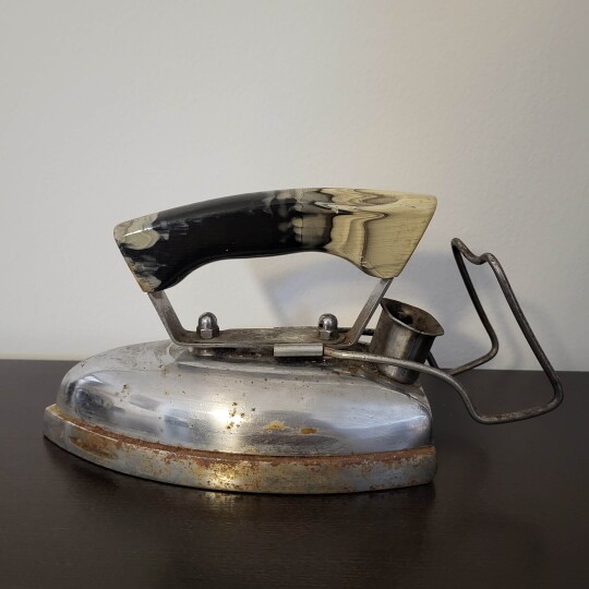 Image of Vintage rare Superior Iron With Bakelite Handle