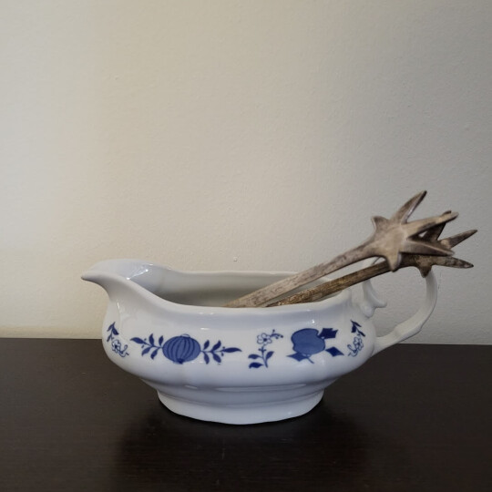 Image of Onion Pattern Sauciere WELLCO Krefeld Germany Genuine Cobalt White Blue Porcelain Vintage Caster Sauce Jug Jug
