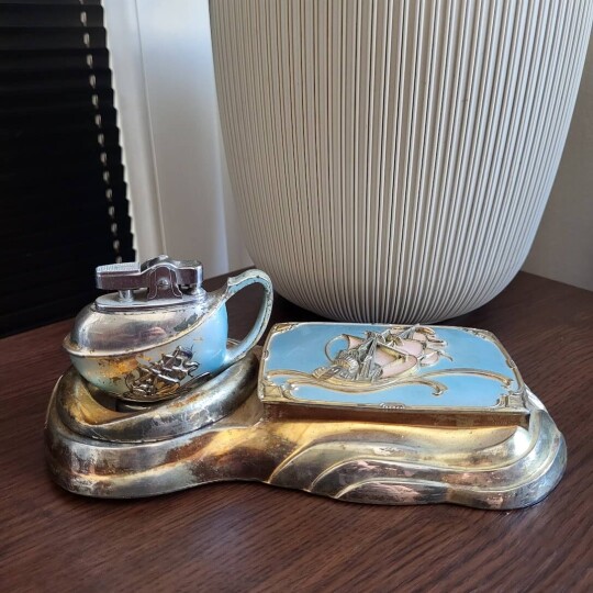 Image of Ретро редок пепелник со запалка од Јапонија