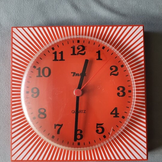 Image of RARE Insa Space Age red Wall Clock with Kienzle Quartz Mechanism