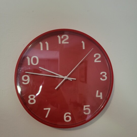 Image of Ретро ѕиден Икеа црвен часовник