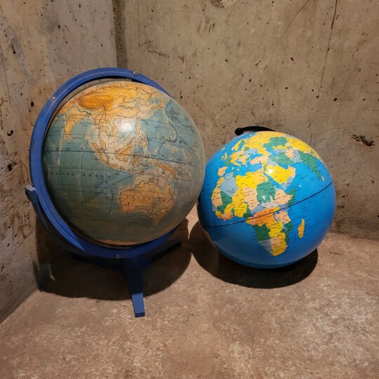 Image of Два големи глобуси