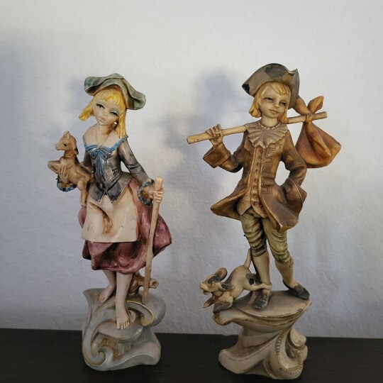 Image of Симонели фигури сет од две, девојка и момче со животни