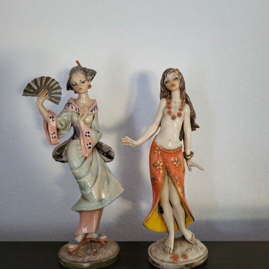 Image of Симонели ретро фигури, сет од две убавици