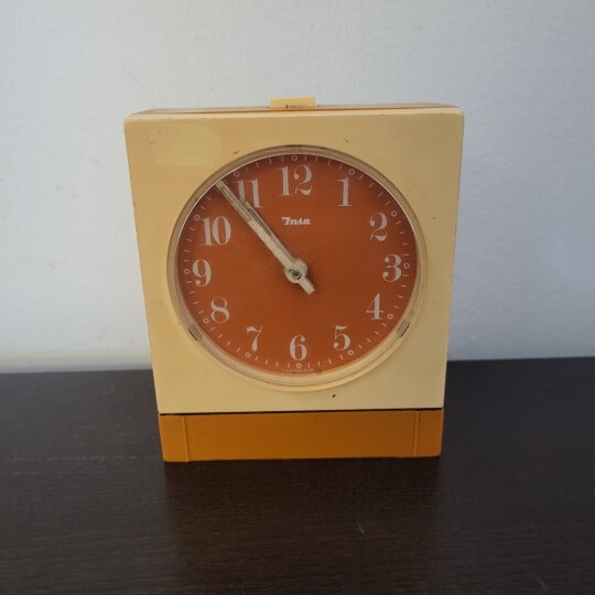 Image of Инса деск ретро часовник