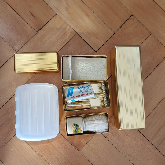Image of Rare vintage Shaving and hygiene kit, with leather white bag
