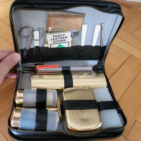 Image of Rare vintage Shaving and hygiene travel modern kit