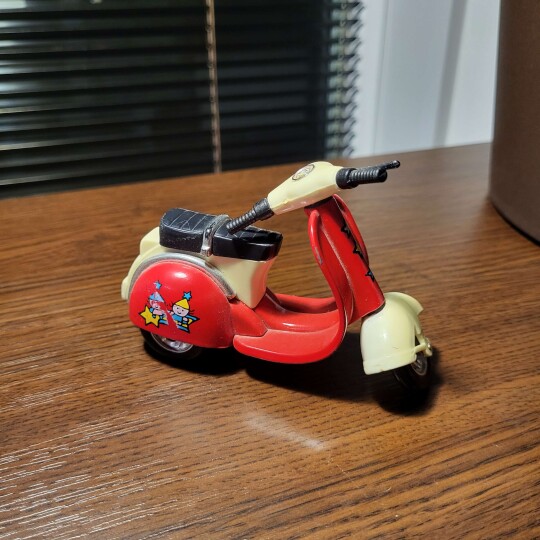 Image of Diecast Red 2010 Sunnyside Vespa Red and White Scooter VGC