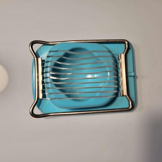 Image of Vintage Gloria egg slicer