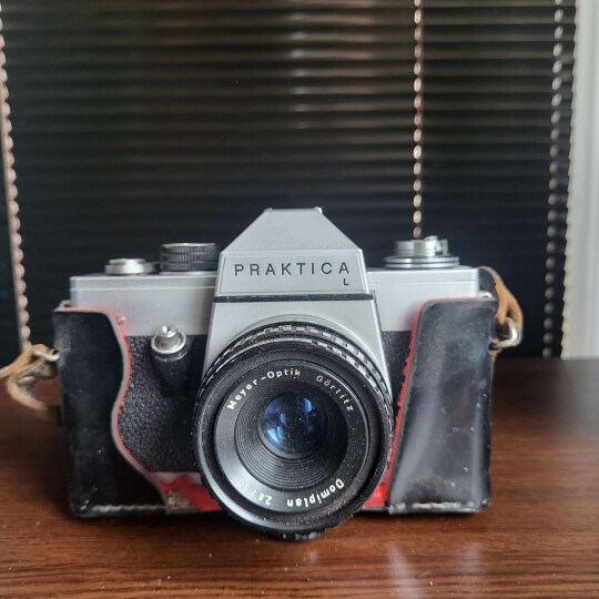 Image of Praktica L camera body, with 'Meyer-Optik Gorlitz Domiplan 2.8/50' lens