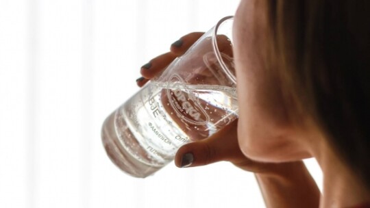 Image of 12 битни знаци кои покажуваат дека не пиете доволно вода