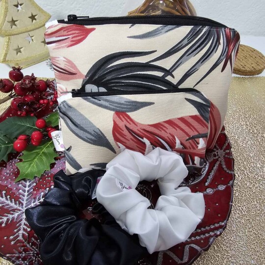 Image of Сет од несесери со принт цветови и стегачи